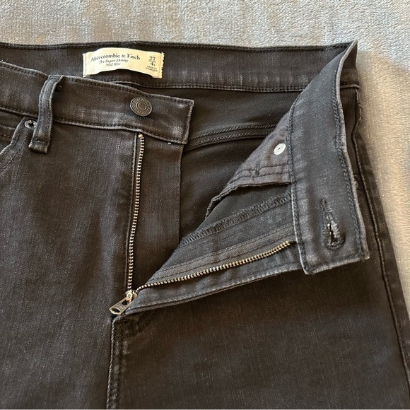 Abercrombie & Fitch Women's The Super Skinny Mid Rise Black Jeans - Picture 5 of 10